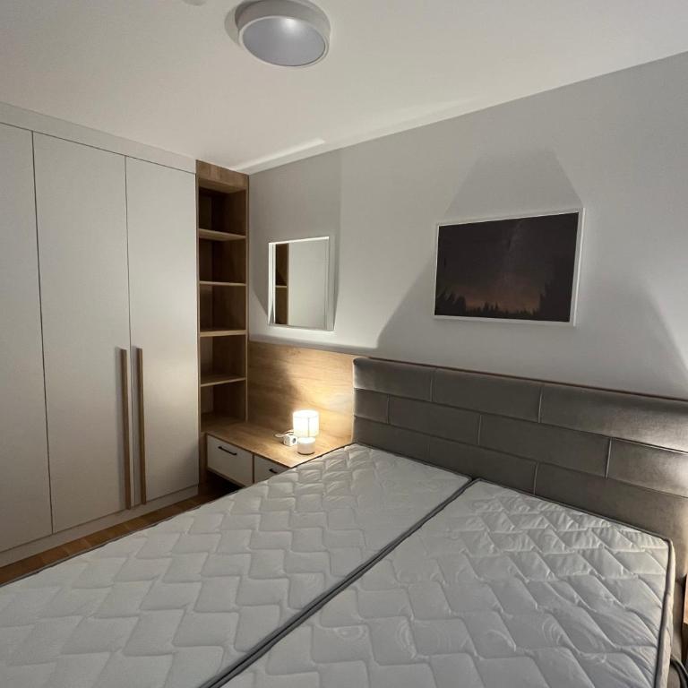 JoJo Apartment - One-Bedroom Apartment - 14