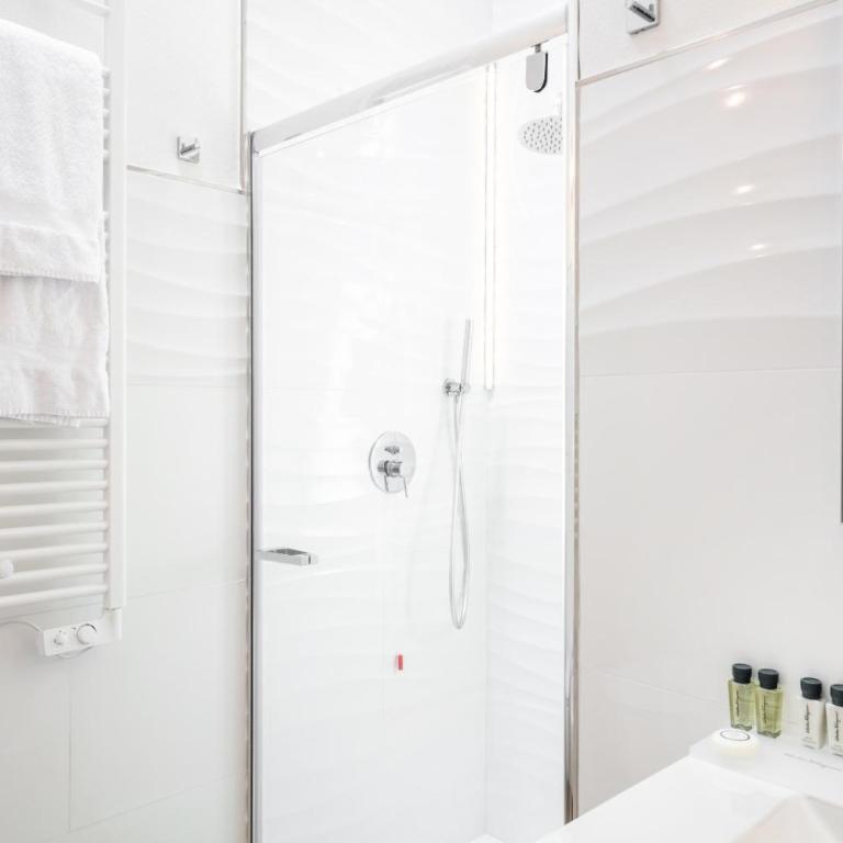 Lungomare Rooms - Camera Matrimoniale Deluxe con Balcone - 1