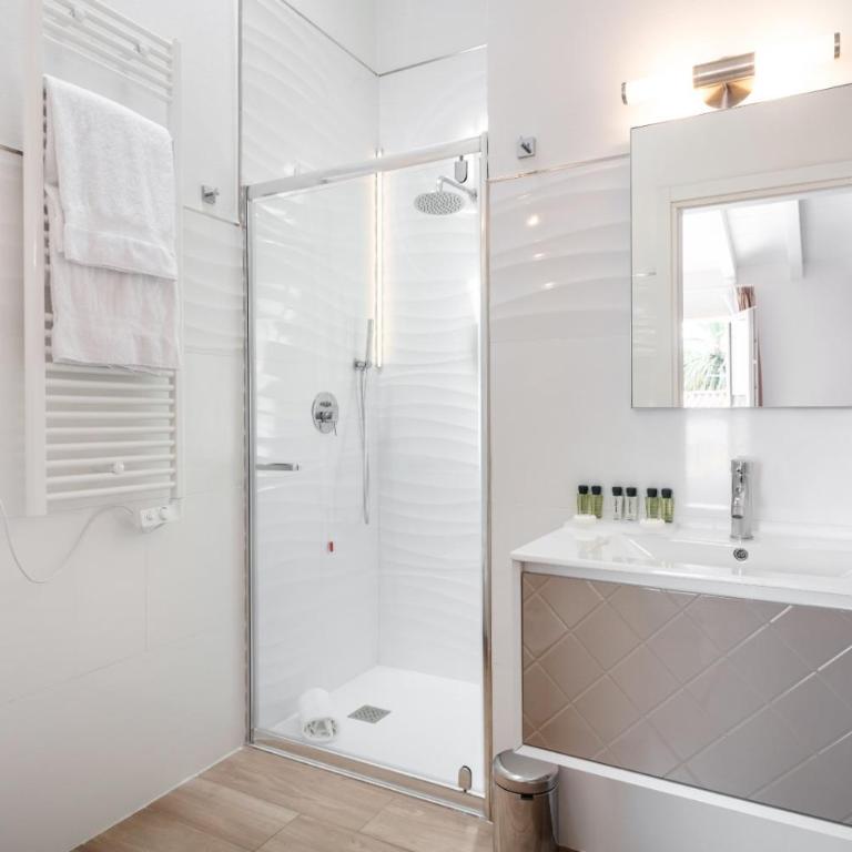Lungomare Rooms - Camera Matrimoniale Deluxe con Balcone - 2