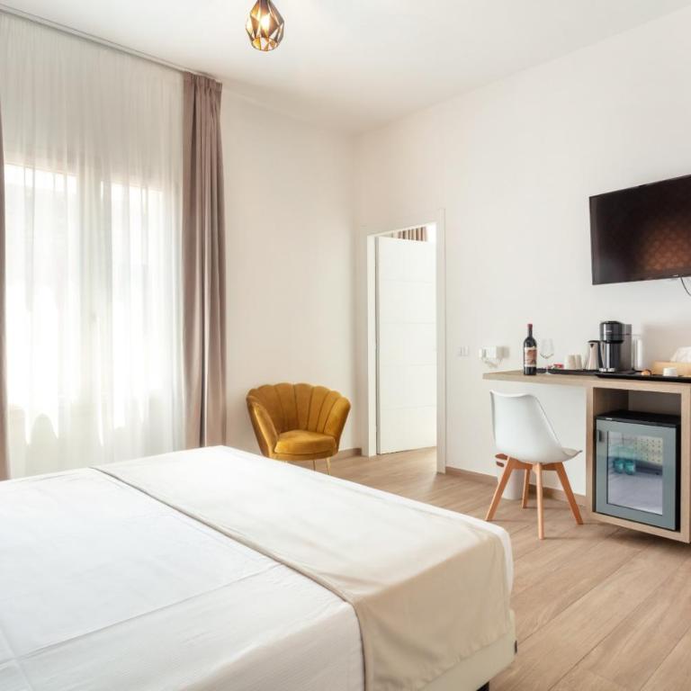 Lungomare Rooms - Camera Matrimoniale Deluxe con Balcone - 2