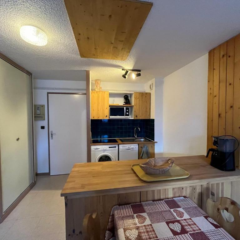 Appartement confortable à Val Cenis Lanslebourg, 300m des pistes, 5 personnes, balcon, casier à skis - FR-1-508-40 - Appartement (5 Adultes) - 6