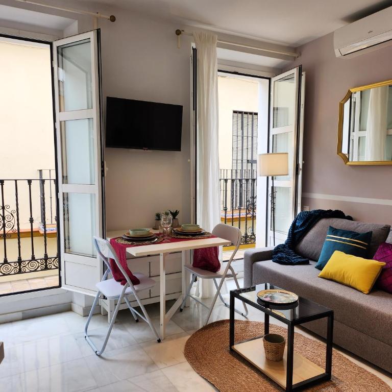Balcony Sol - Lovely Center Apartments Seville - One-Bedroom Apartment - 12
