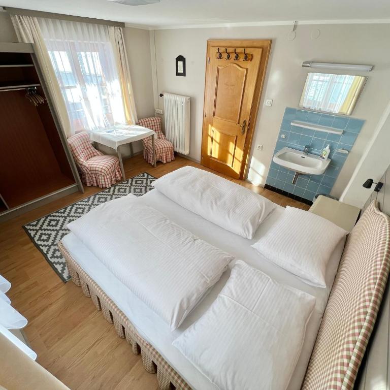 Lech Hostel - Doppelzimmer mit Gemeinschaftsbad - 6