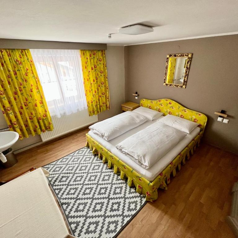 Lech Hostel - Doppelzimmer mit Gemeinschaftsbad - 3