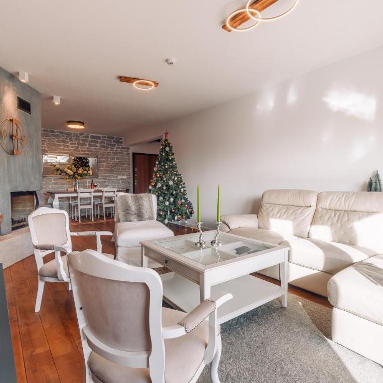 Super G - VUCCKO - Three-Bedroom Apartment - 60