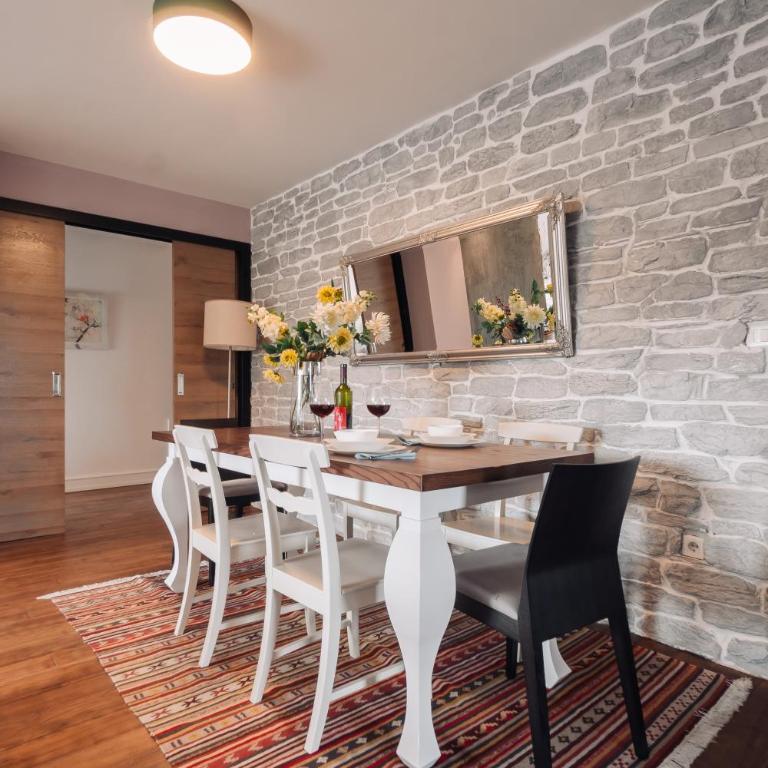 Super G - VUCCKO - Three-Bedroom Apartment - 63