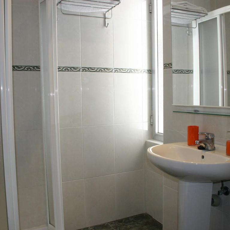 Hostal Hispanico I - Habitación Doble - 2 camas - 1