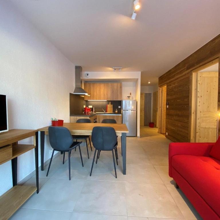 Appartement lumineux et contemporain avec parking privé, proche télécabine du Linga - FR-1-693-48 - Appartement - 1