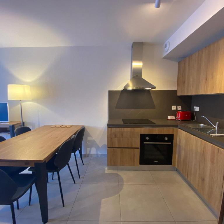 Appartement lumineux et contemporain avec parking privé, proche télécabine du Linga - FR-1-693-48 - Appartement - 2