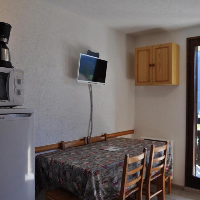 Charmant appart proche village avec parking - FR-1-693-52 - Appartement - 3