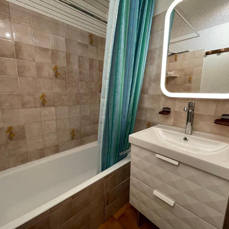 Spacieux appartement proche télésièges Vonnes avec balcon - FR-1-693-55 - Studio - 9