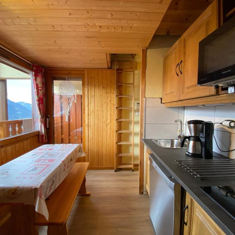 Appartement avec balcon, proche de Petit-Châtel, avec WIFI - FR-1-693-68 - Appartement - 2