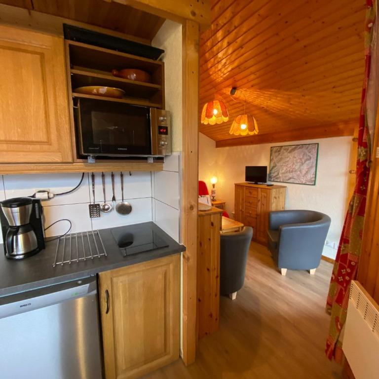 Appartement avec balcon, proche de Petit-Châtel, avec WIFI - FR-1-693-68 - Appartement - 3