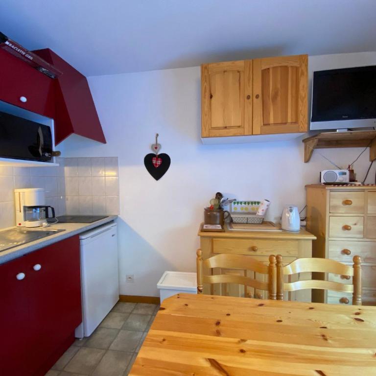 Studio tranquille avec balcon et parking proche centre Châtel - FR-1-693-59 - Studio - 2