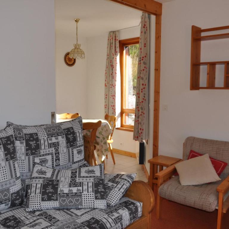 Charmant 2 pièces avec balcon et parking, proche centre et remontées mécaniques ! - FR-1-693-65 - Appartement - 4