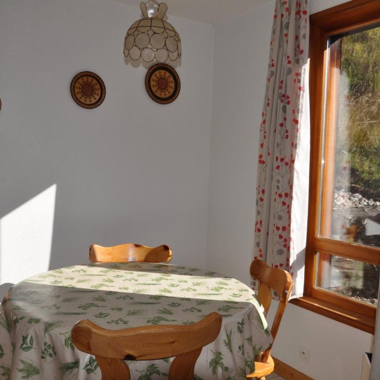 Charmant 2 pièces avec balcon et parking, proche centre et remontées mécaniques ! - FR-1-693-65 - Appartement - 5