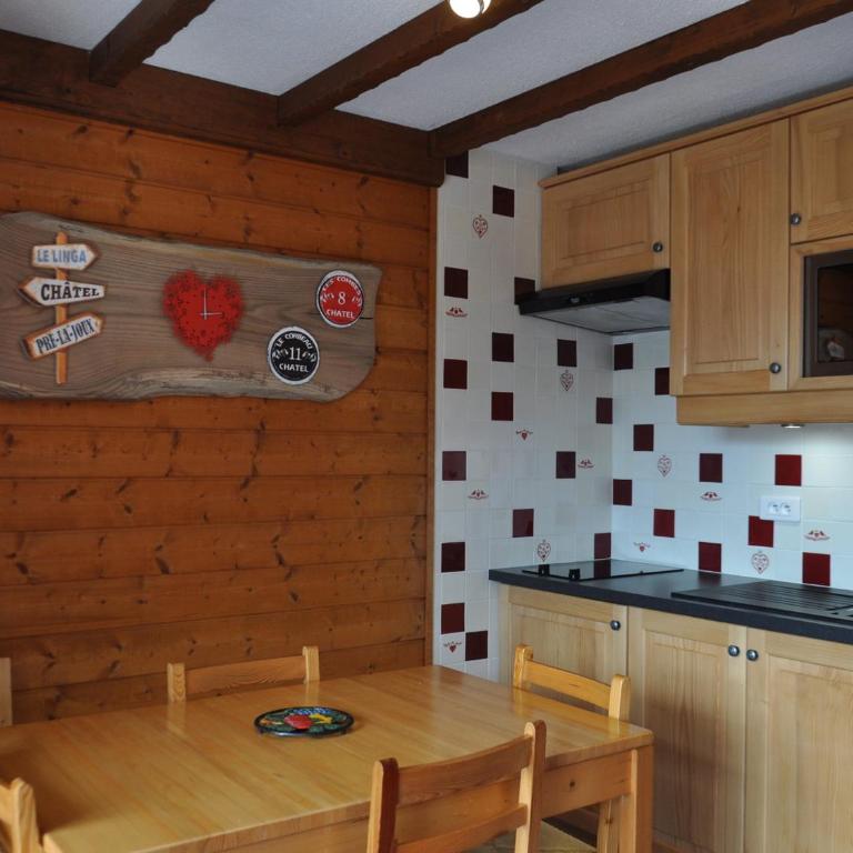 Appartement charmant près des pistes avec balcon et parking - FR-1-693-75 - Appartement - 4