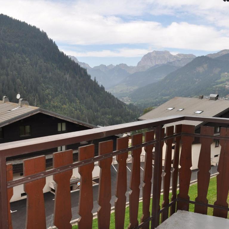 Appartement charmant près des pistes avec balcon et parking - FR-1-693-75 - Appartement - 6