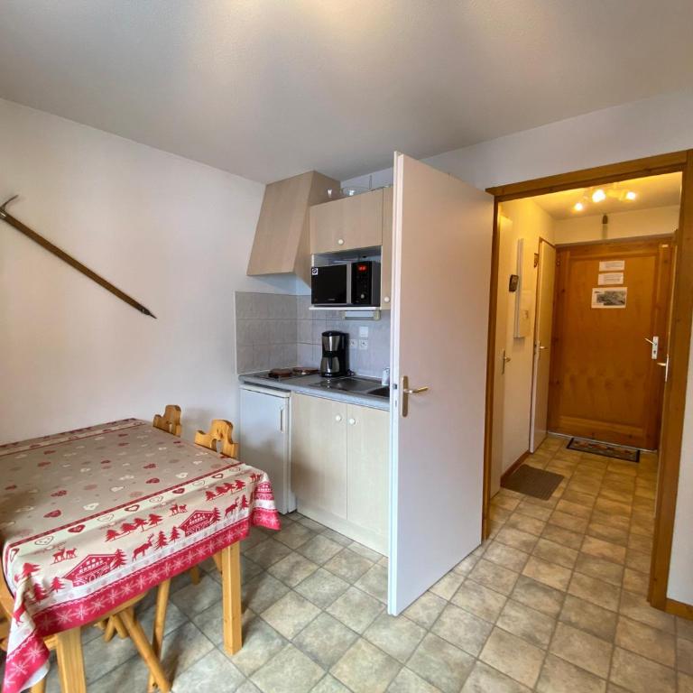 Studio paisible proche centre, balcon et parking - FR-1-693-78 - Studio - 2