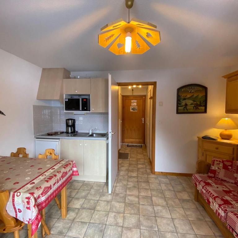 Studio paisible proche centre, balcon et parking - FR-1-693-78 - Studio - 4