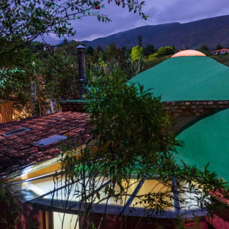 Casa unica agradable de campo con boveda - Three-Bedroom House - 22