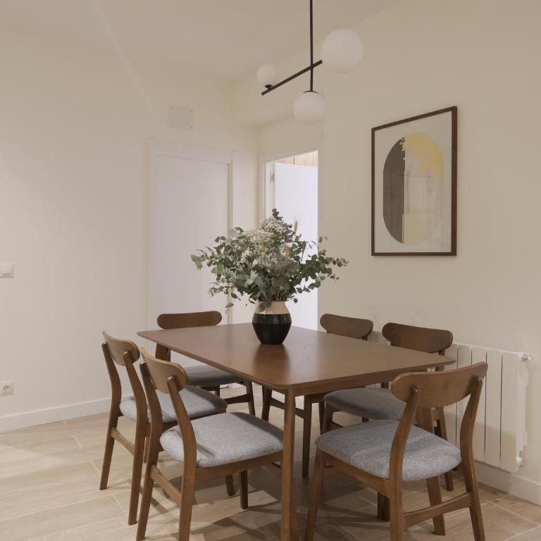 Luxury Flat next to Gran Via Madrid - Two-Bedroom Apartment - 10