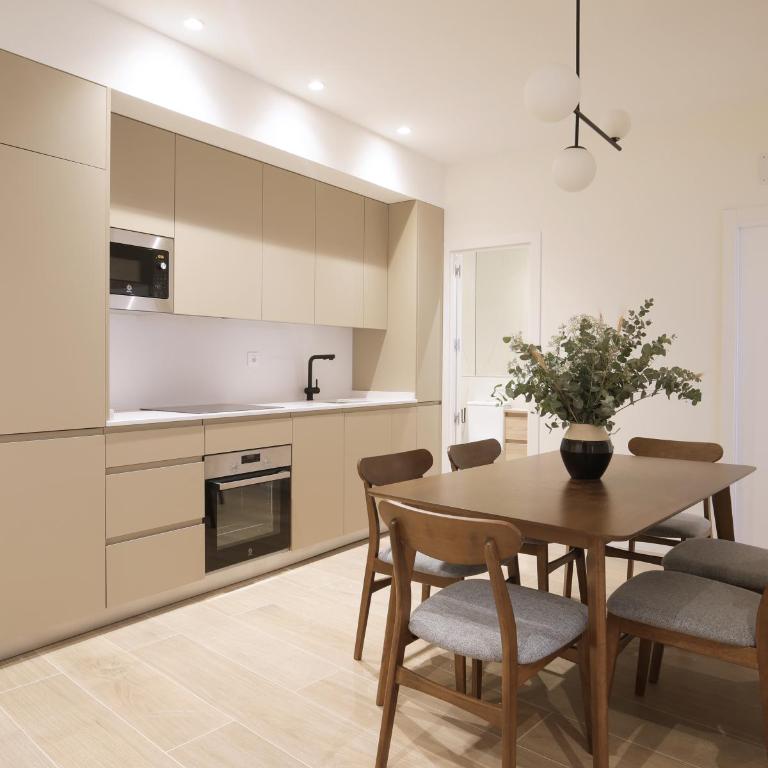 Luxury Flat next to Gran Via Madrid - Two-Bedroom Apartment - 13