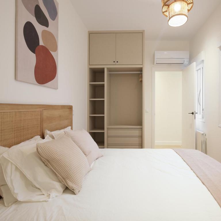 Luxury Flat next to Gran Via Madrid - Two-Bedroom Apartment - 15
