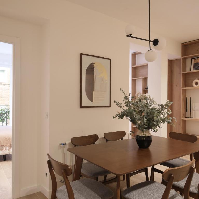 Luxury Flat next to Gran Via Madrid - Two-Bedroom Apartment - 19
