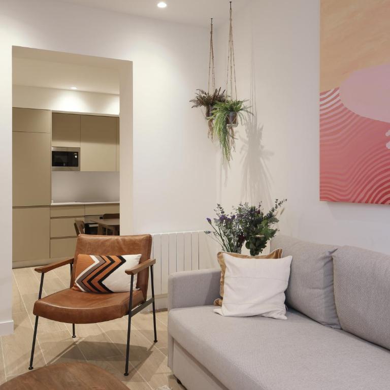 Luxury Flat next to Gran Via Madrid - Two-Bedroom Apartment - 23