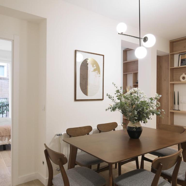 Luxury Flat next to Gran Via Madrid - Two-Bedroom Apartment - 24