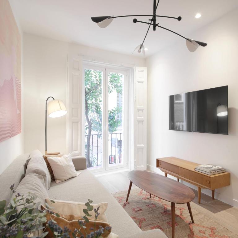 Luxury Flat next to Gran Via Madrid - Two-Bedroom Apartment - 25
