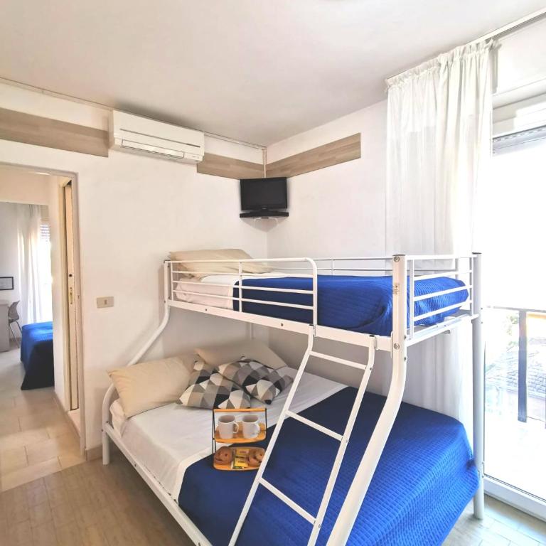 Hotel Bellini - Family Room - 4