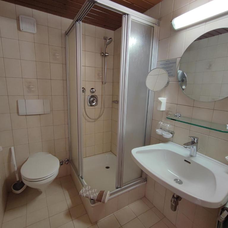Pension Bergkristall - Doppelzimmer mit Balkon - 7