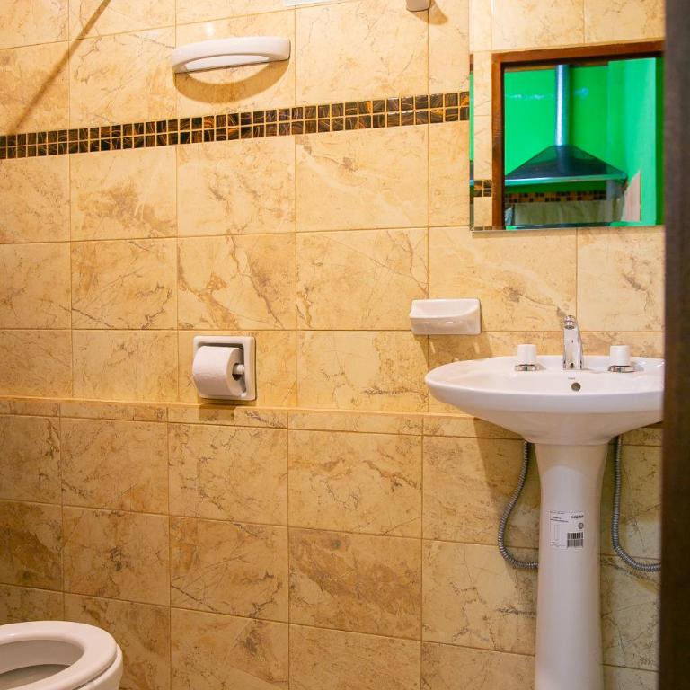 El Shaddai - Habitación Cuádruple con baño privado - 2