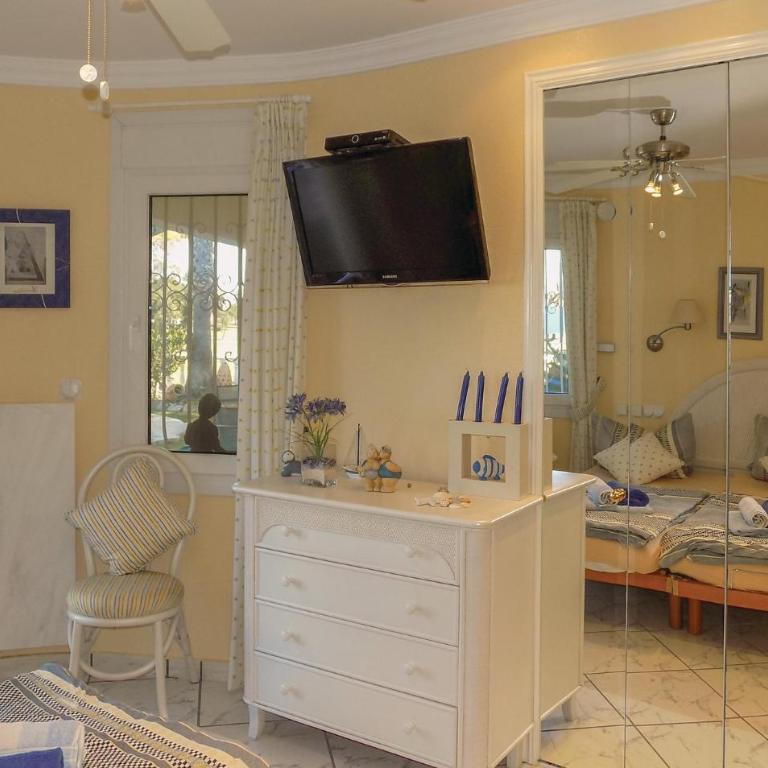Stunning Home In Oliva - Casa de vacaciones de 2 dormitorios - 20