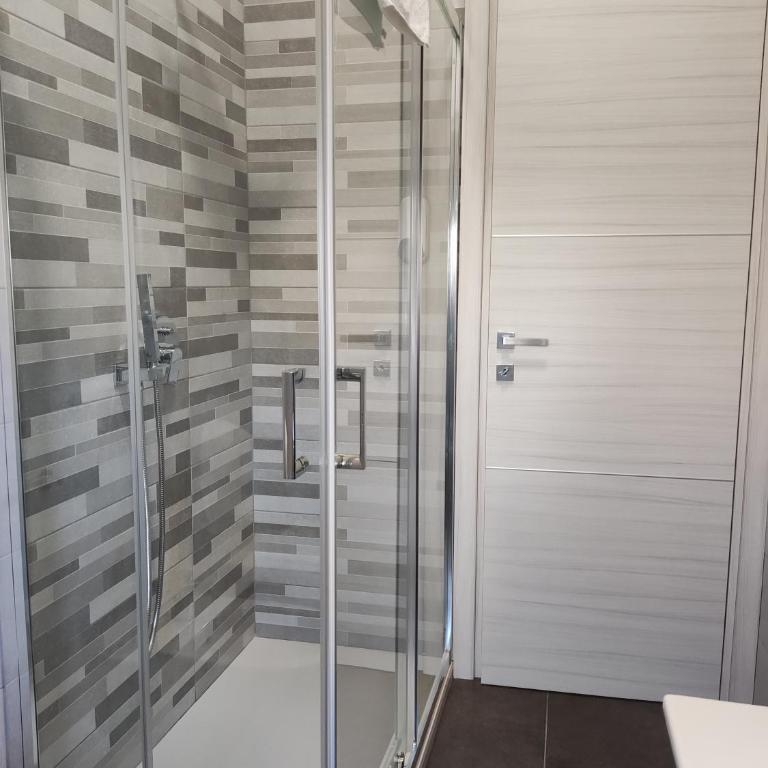 Cuscino e Cornetto - Camera Familiare con Bagno Privato - 11