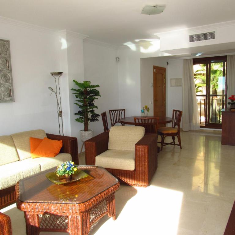 Penthouse Benalvistas Torregolf Seaview - Two-Bedroom Apartment - 9
