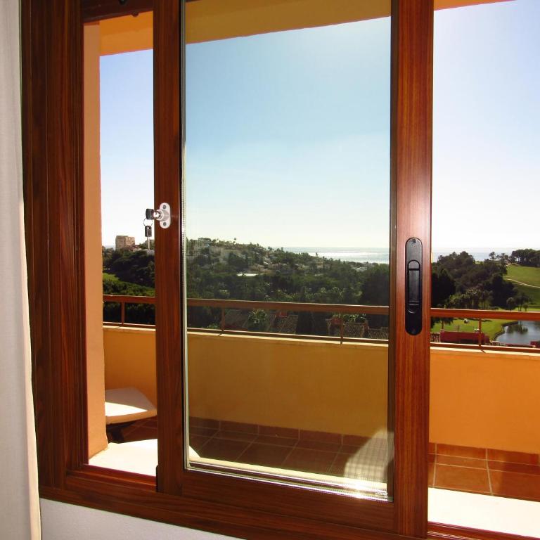 Penthouse Benalvistas Torregolf Seaview - Two-Bedroom Apartment - 35