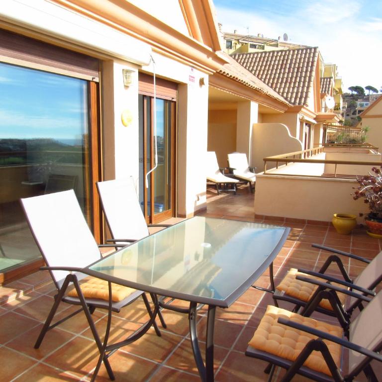 Penthouse Benalvistas Torregolf Seaview - Two-Bedroom Apartment - 18
