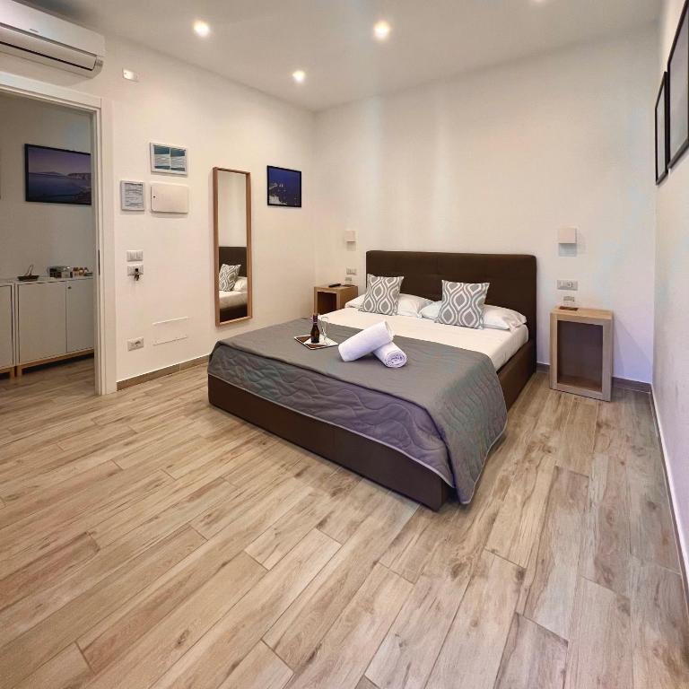 Effe Home Sorrento - Double Room with Balcony - 2