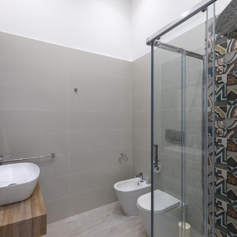 MY BRILLIANT HOME WITH JACUZZI 2 STEPS FROM St TOLEDO - Camera Matrimoniale Deluxe con Doccia - 3