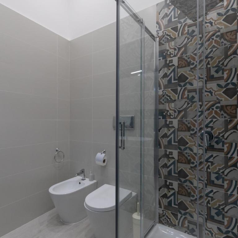 MY BRILLIANT HOME WITH JACUZZI 2 STEPS FROM St TOLEDO - Camera Matrimoniale Deluxe con Doccia - 9