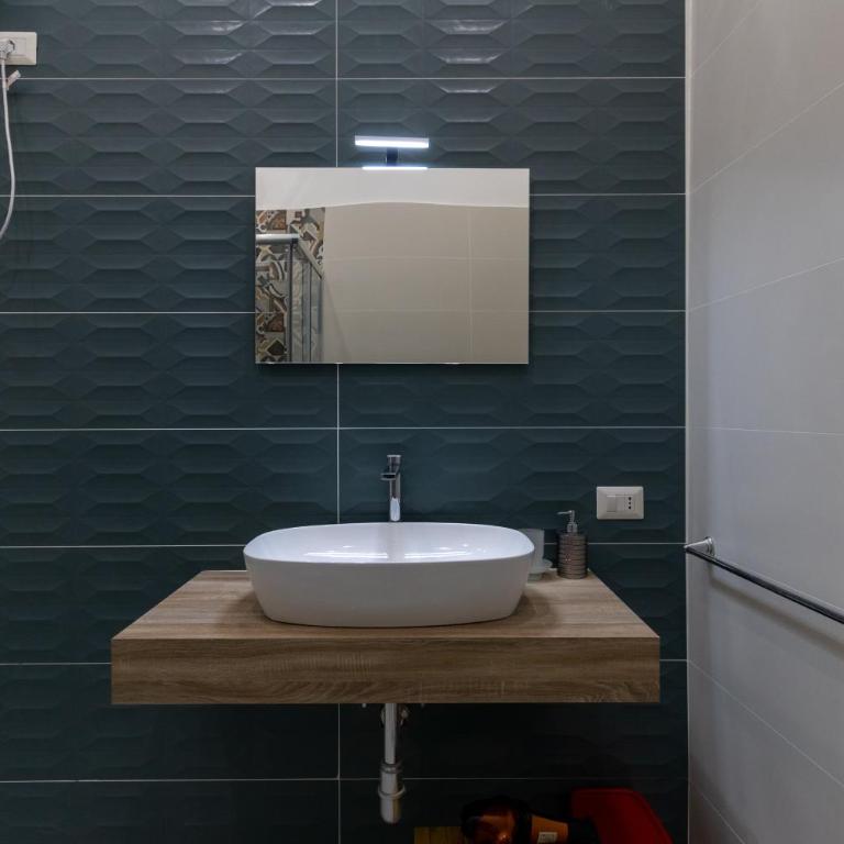 MY BRILLIANT HOME WITH JACUZZI 2 STEPS FROM St TOLEDO - Camera Matrimoniale Deluxe con Doccia - 10