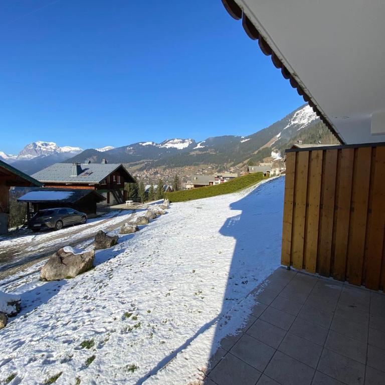 Appartement cosy avec terrasse, proche du village, parking inclus - FR-1-693-7 - Appartement - 4