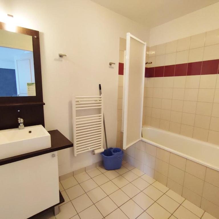 Le Venasque, T2, centre Luchon, wifi, casier à ski, ascenseur, 4 personnes - Appartement 1 Chambre - 11
