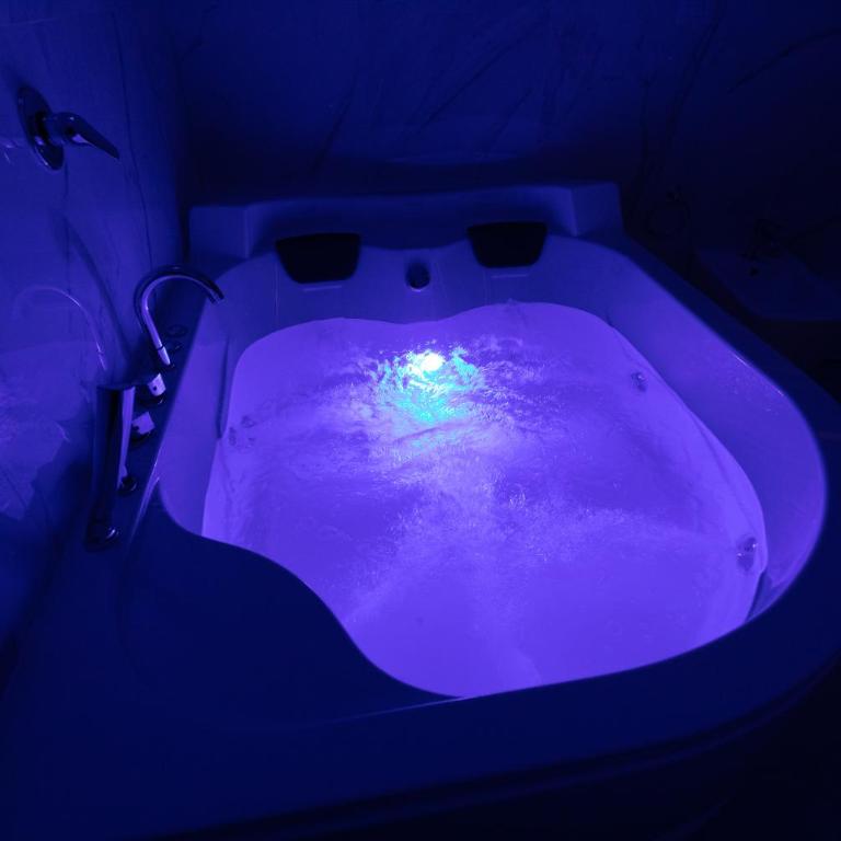 MY BRILLIANT HOME WITH JACUZZI 2 STEPS FROM St TOLEDO - Camera King con Vasca Idromassaggio - 3
