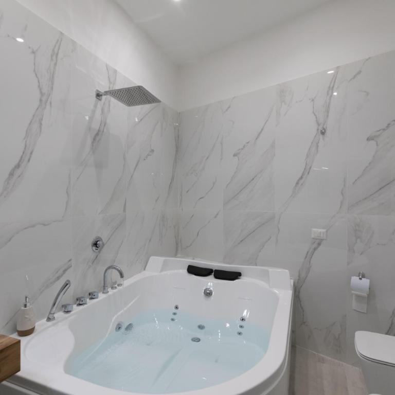 MY BRILLIANT HOME WITH JACUZZI 2 STEPS FROM St TOLEDO - Camera King con Vasca Idromassaggio - 26