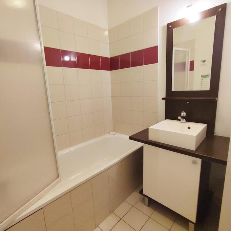 La Cardabelle, T2, centre Luchon, wifi, casier à ski, ascenseur, 4 personnes - Appartamento con 1 Camera da Letto - 8