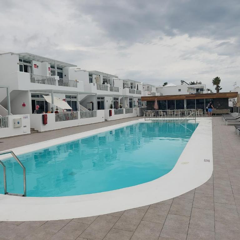 Cristea HOME - Three-Bedroom Apartment - 1